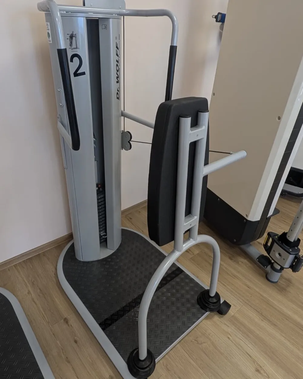 Brustpresse auf der Trainingsfläche